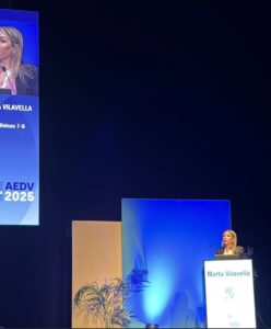 Congreso Nacional de Dermatología de la AEDV. La Dra. Vilavella durante la ponencia