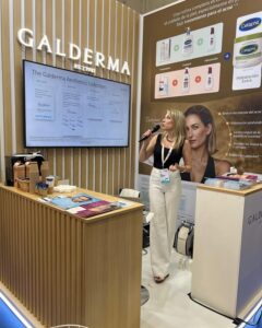 Congreso Nacional de Dermatología de la AEDV. La Dra. Vilavella en el stand de Galderma